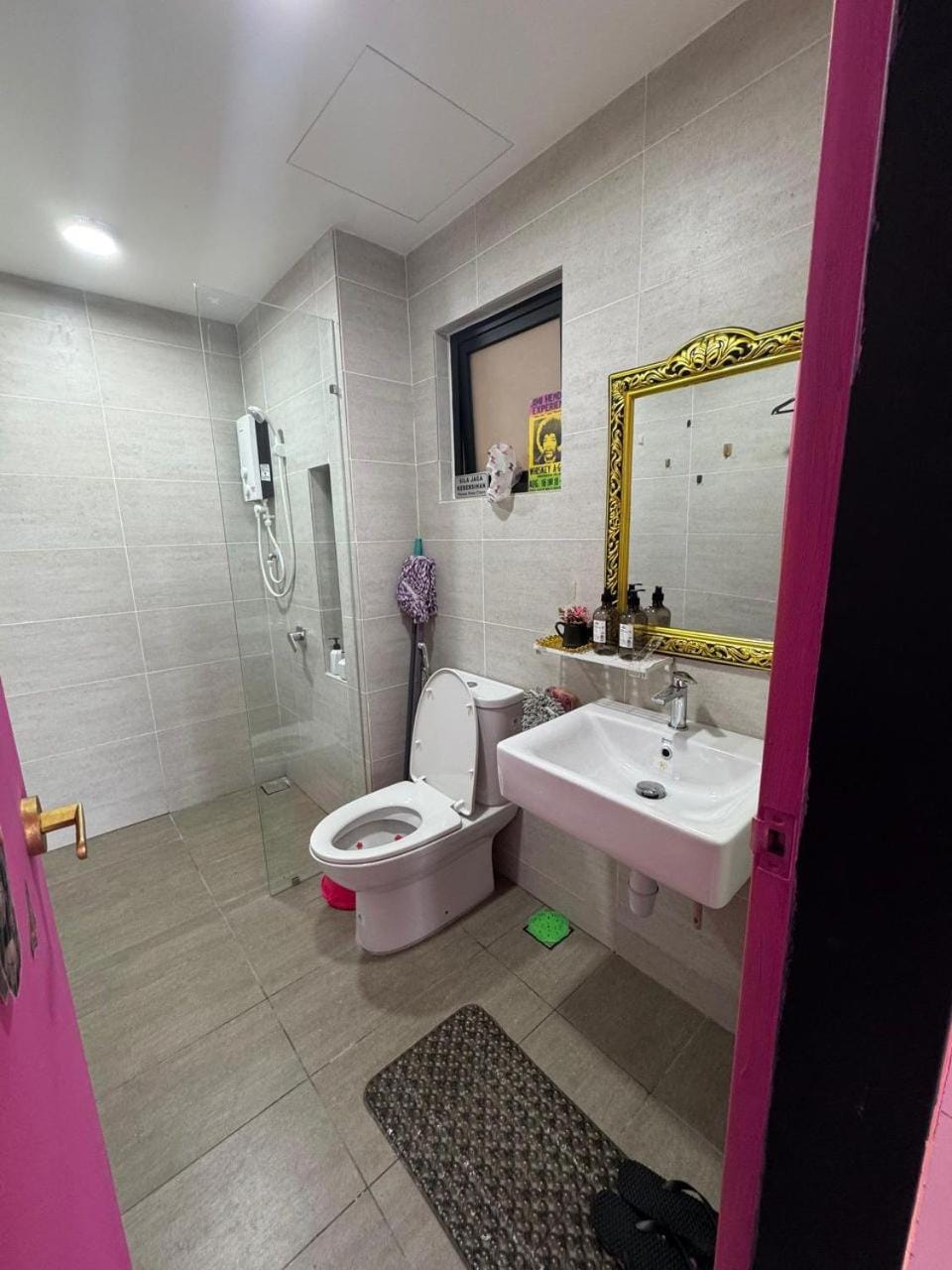 Black pink castle Apartment in Subang Jaya