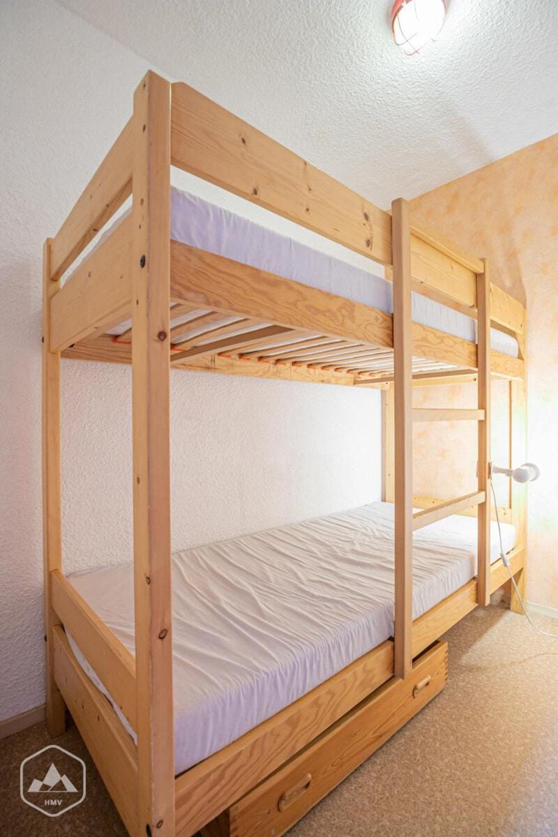 Résidence Fleurs - Studio confortable avec belle vue sur les montagnes proche des pistes MAE-0983 Apartment in Auvergne-Rhône-Alpes
