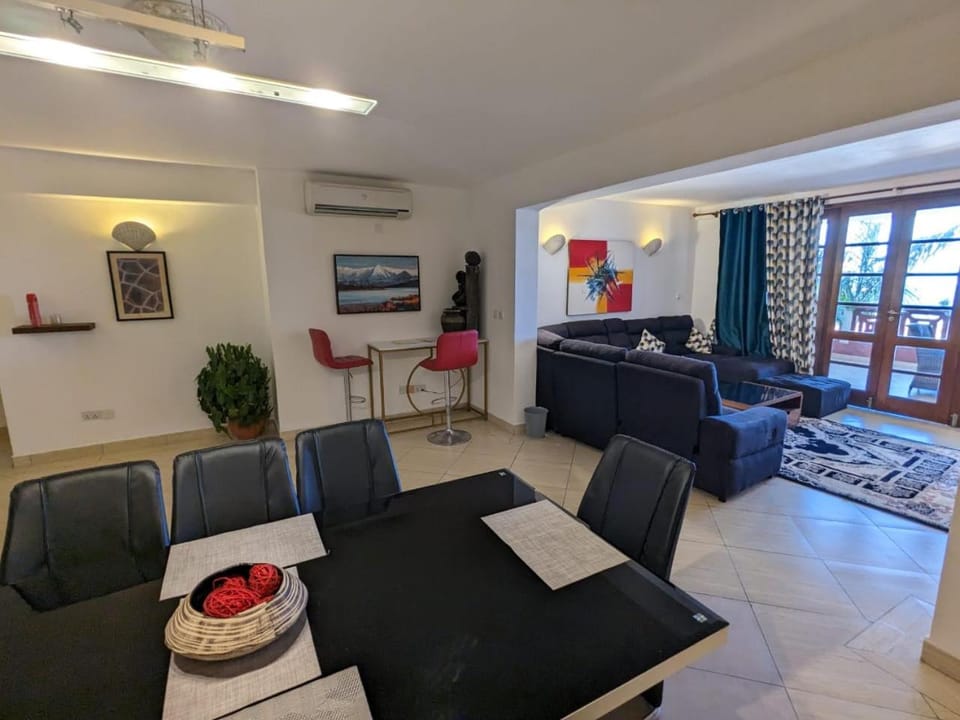 Living room, Dining area