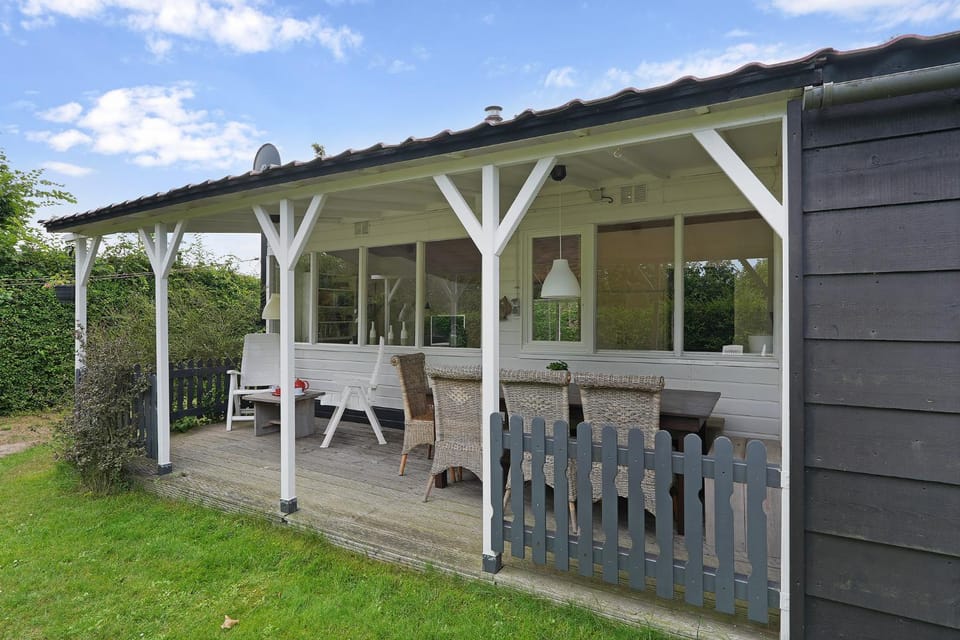 Property building, Garden, Balcony/Terrace