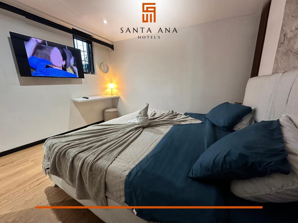 Bed, TV and multimedia, Photo of the whole room, Seating area, Bedroom, towels