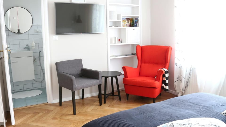 TV and multimedia, Seating area