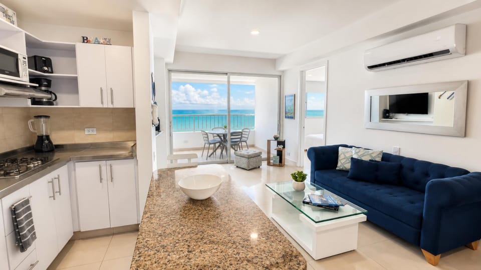 Kitchen or kitchenette, Living room
