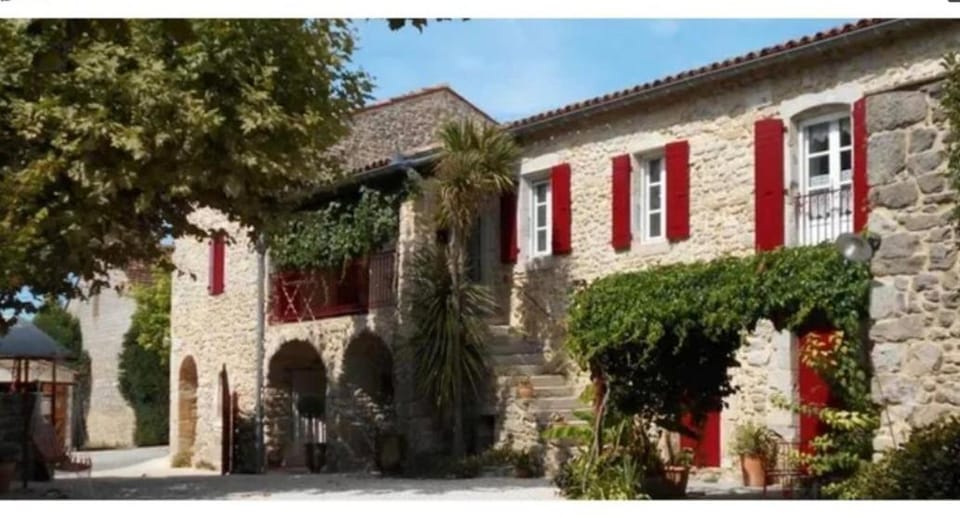Le moulin de courlas Bed and Breakfast in Provence