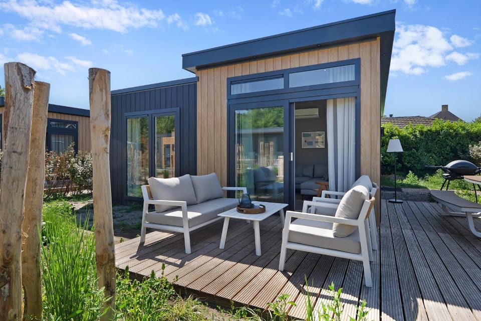 Property building, Garden, Seating area, Garden view