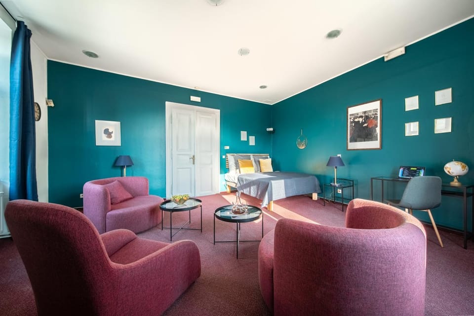 Living room, Seating area