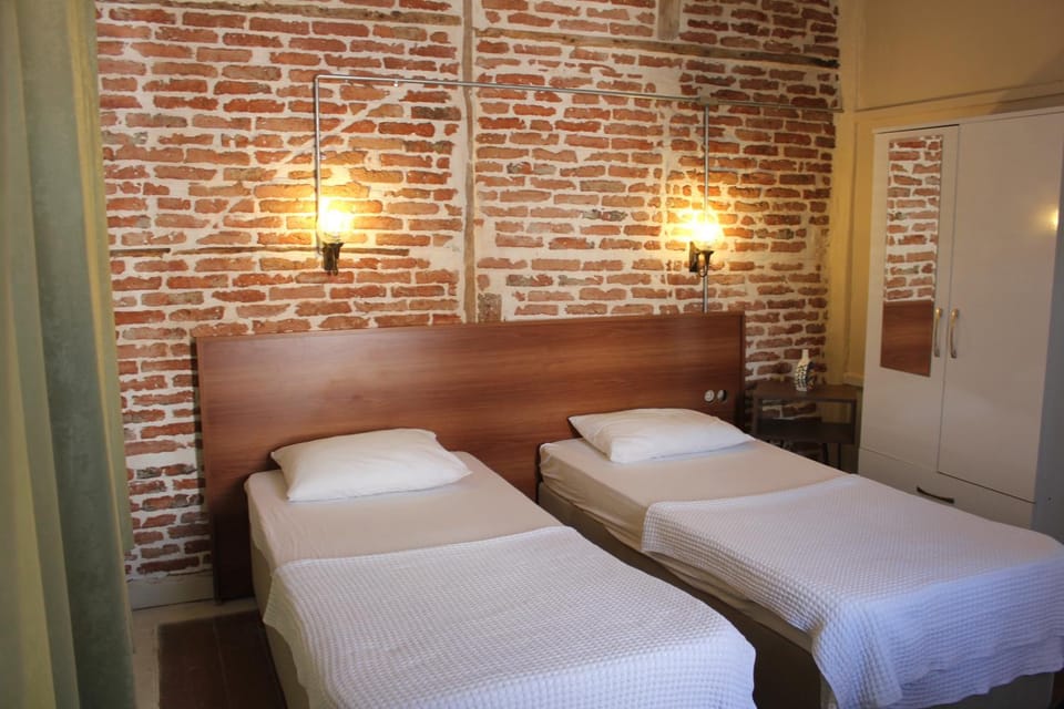 Bed, Photo of the whole room, Decorative detail, Bedroom, On site