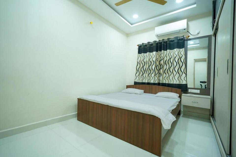 2BHK 101 in the heart of Hyd AIG, continental IKEA House in Hyderabad