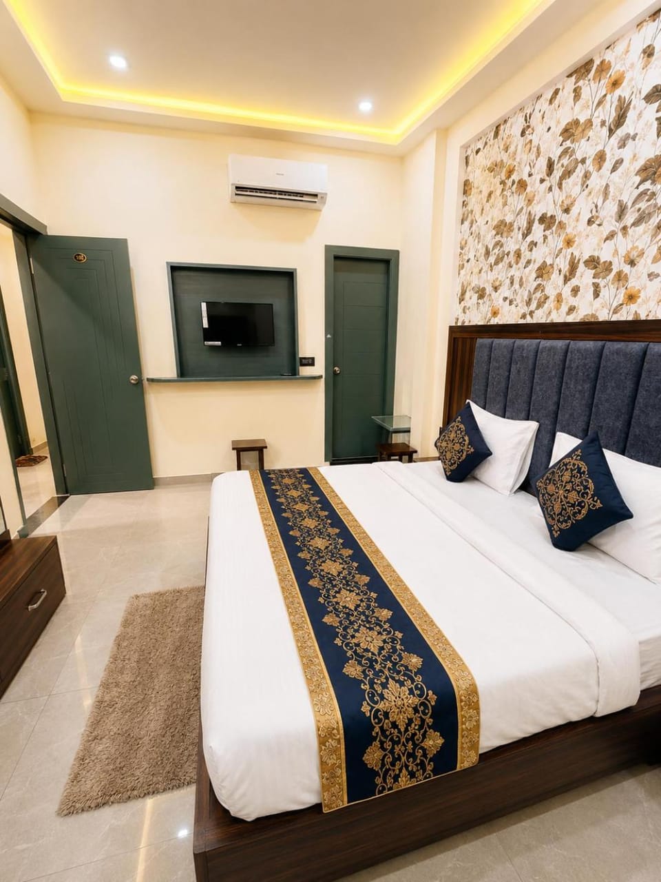 Hotel Banke Bihari Stays Hotel in Uttar Pradesh