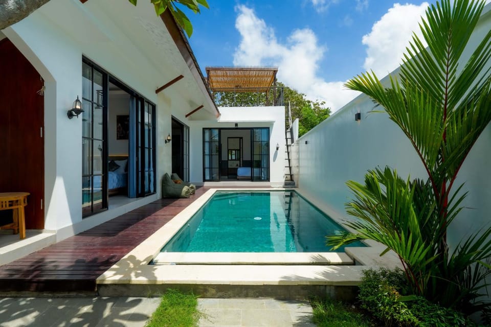 Swimming pool, Swimming pool
