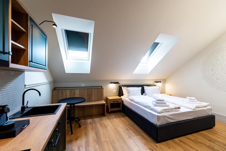 Bed, Kitchen or kitchenette, Photo of the whole room, towels