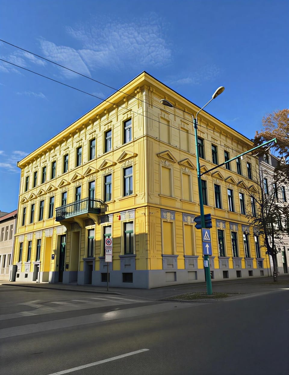 Property building, Day, Location