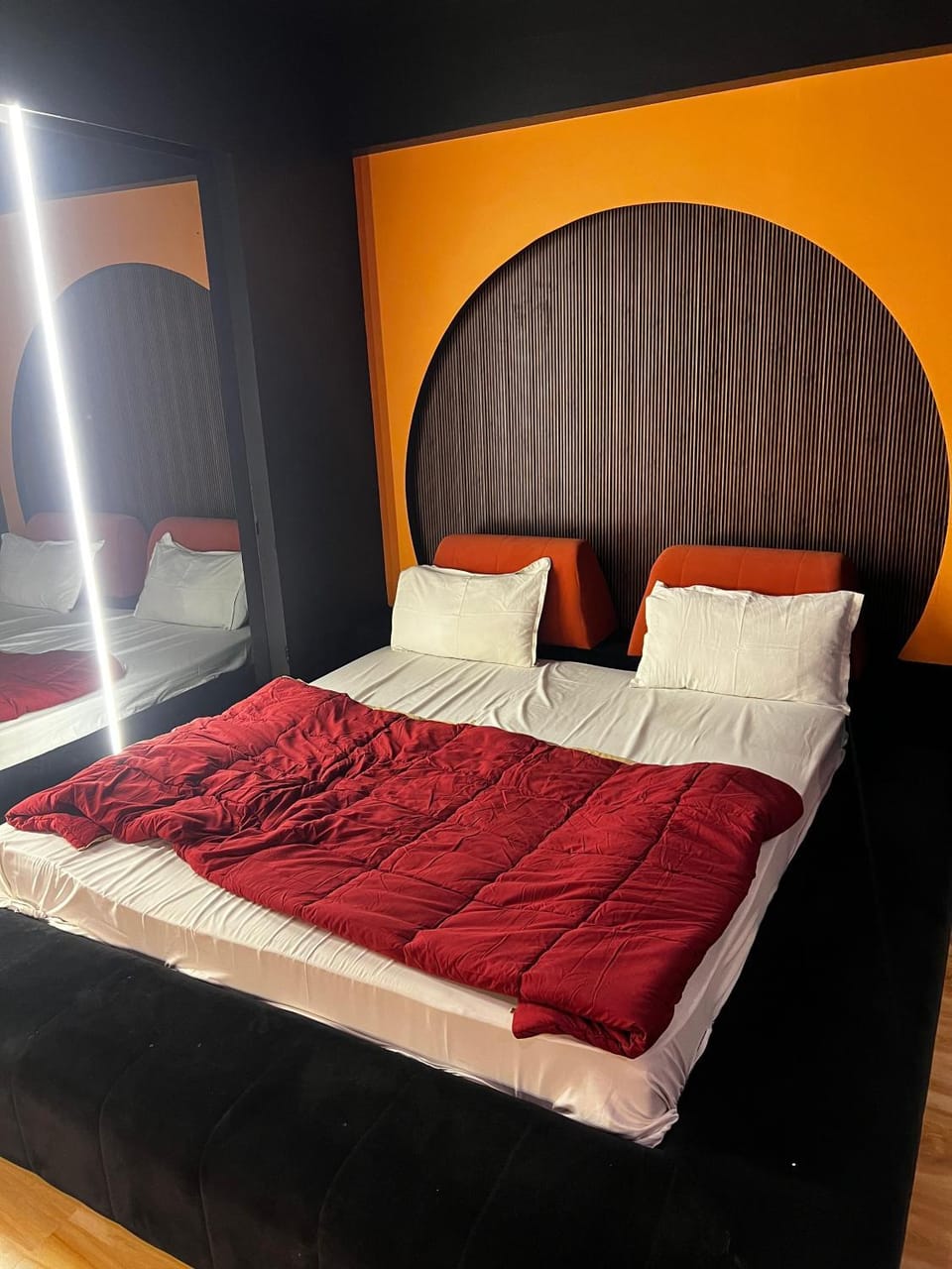 Bed, Photo of the whole room, Bedroom