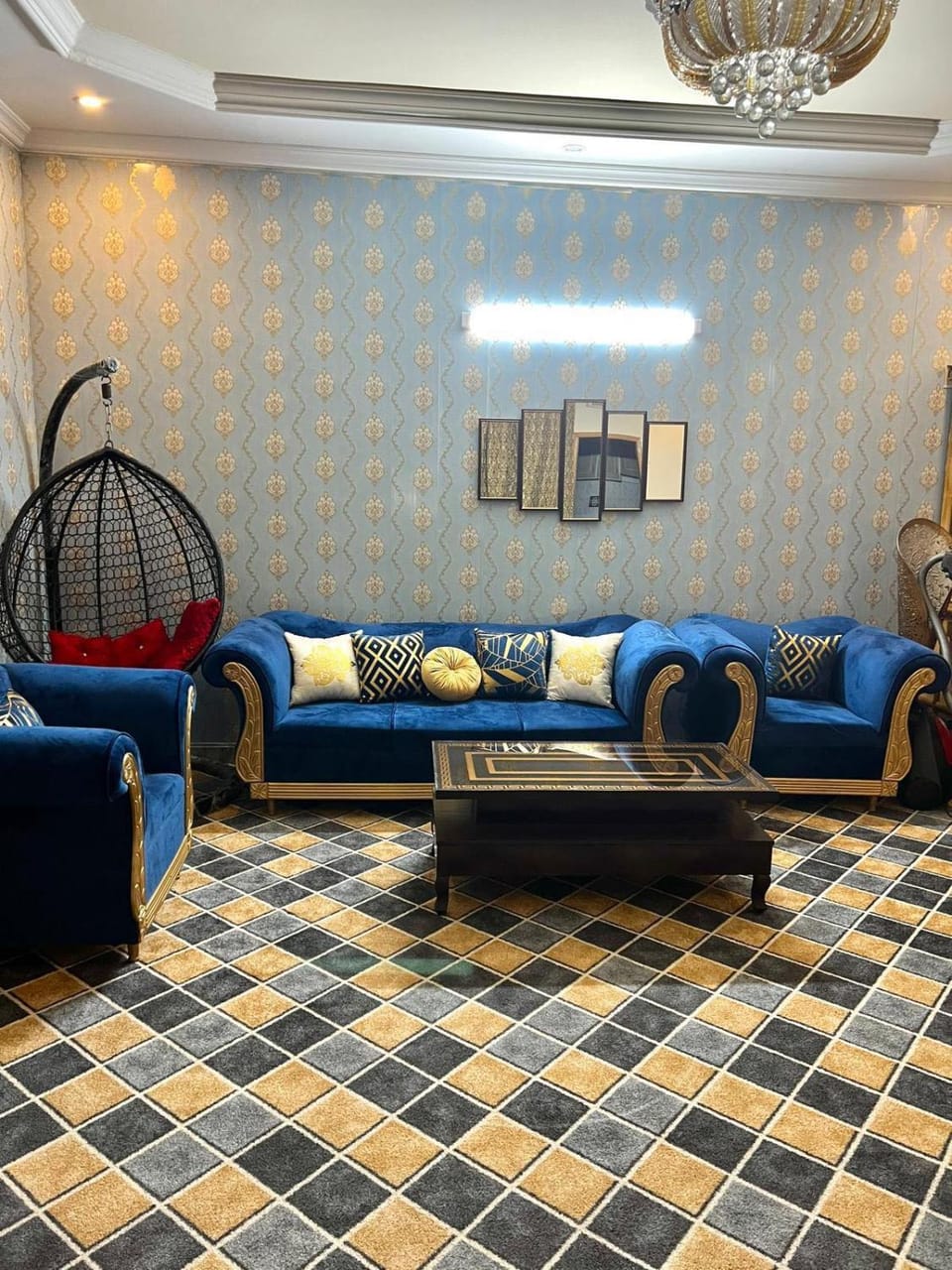 Living room, Seating area