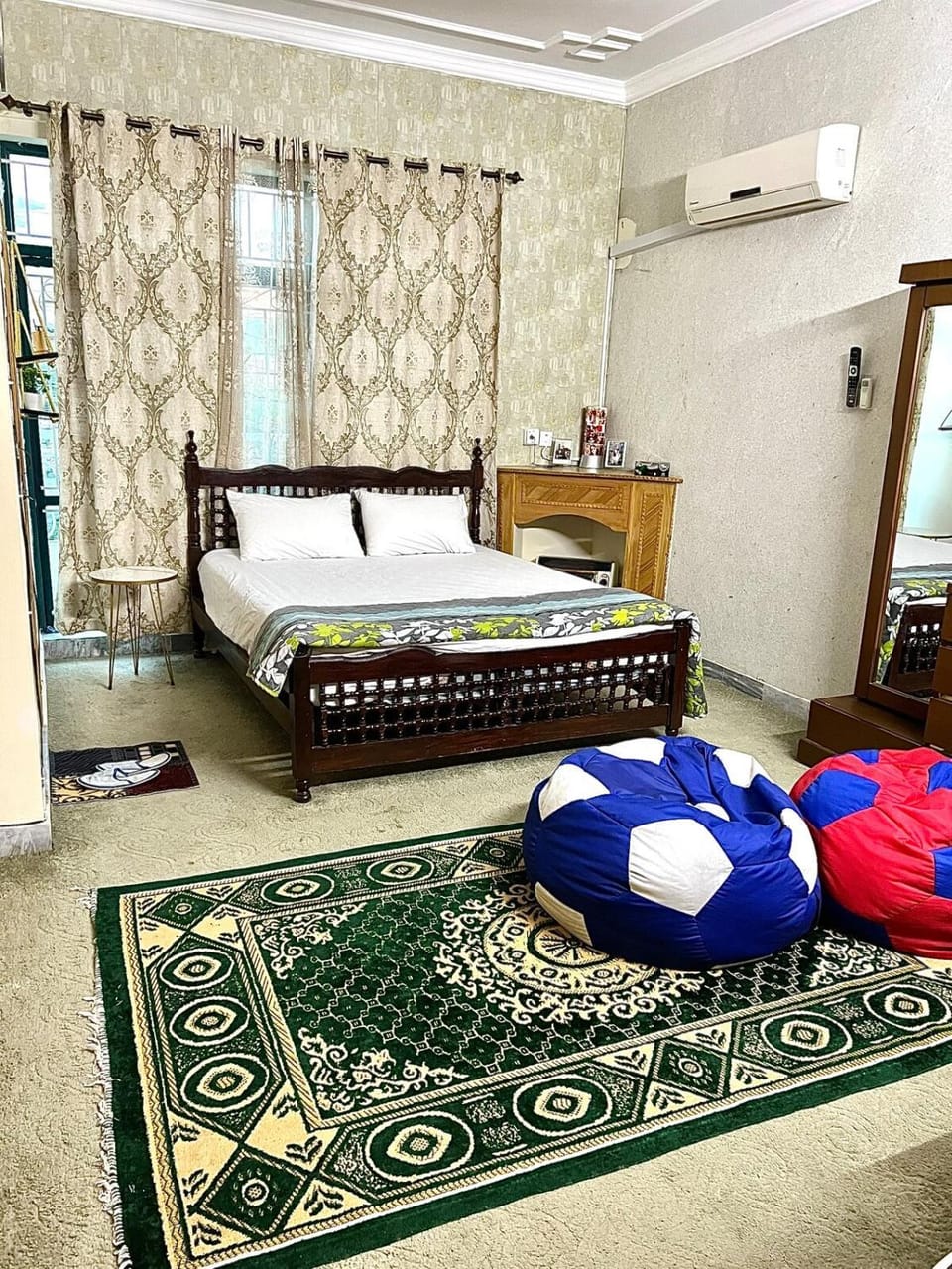 Bed, Photo of the whole room, Bedroom, air conditioner