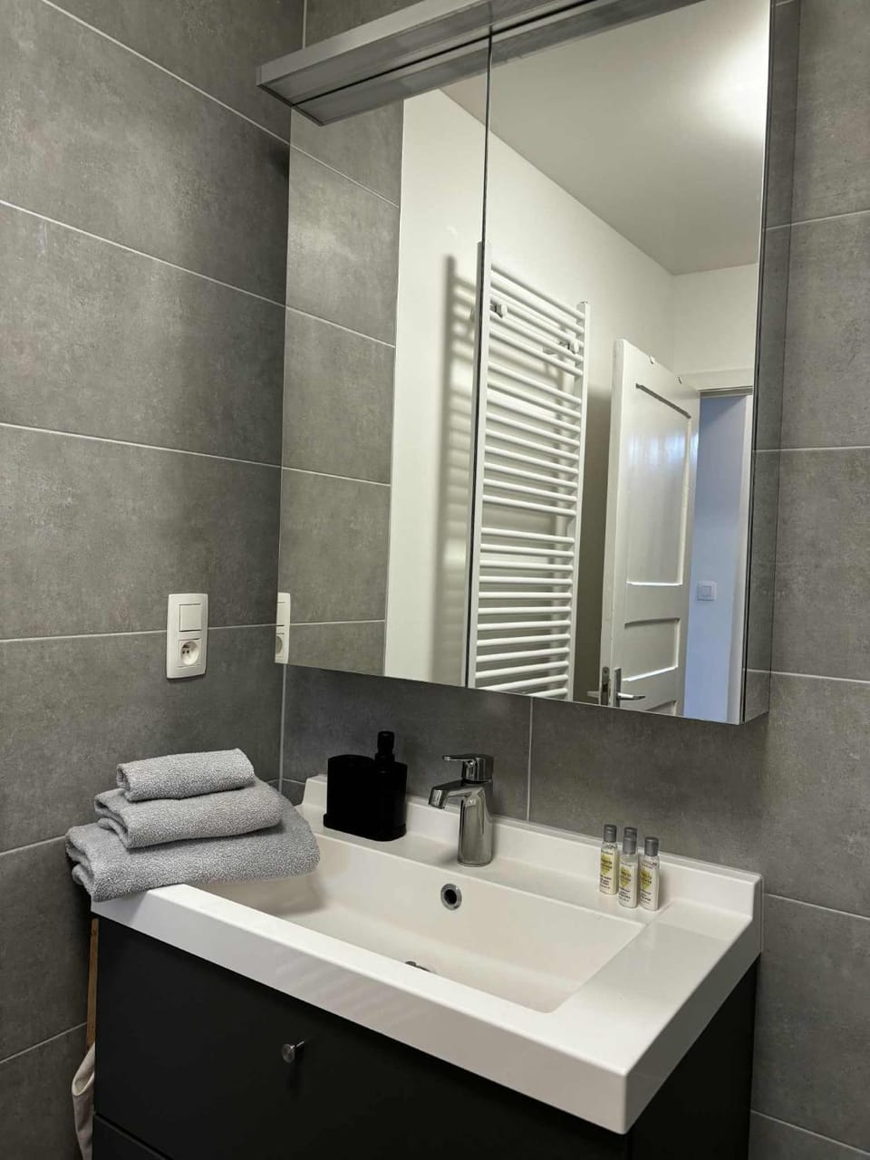 Shower, Bathroom, towels