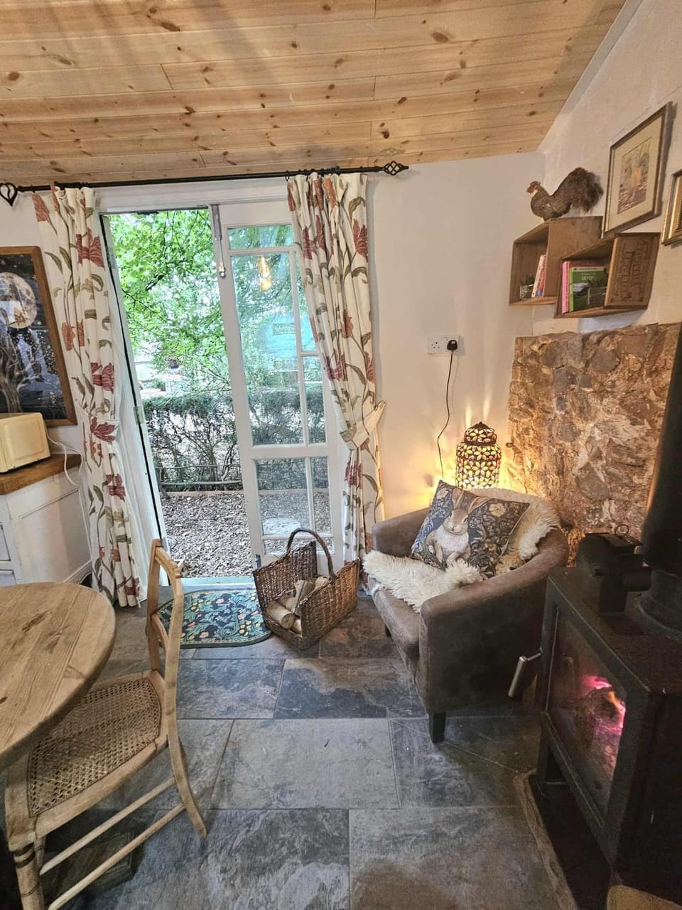 Seating area, Dining area