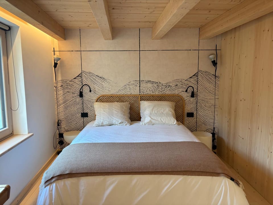 Bed, Photo of the whole room, Bedroom