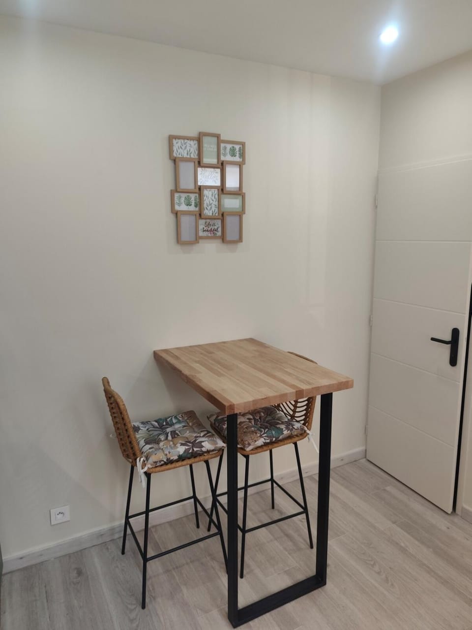 Dining area, kitchen
