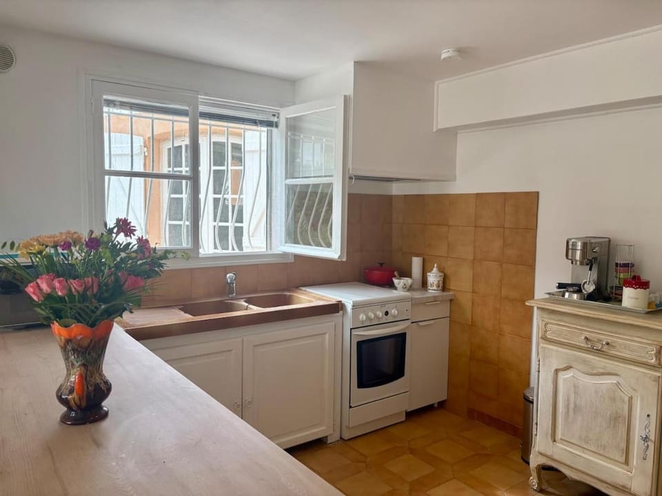 Charmant T2 avec terrasse, piscine et jardin Apartment in Hyères