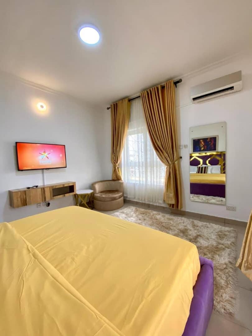 Spacious 3 Bedrooms service Apartment, Chevron Lagos Apartment in Lagos, Nigeria