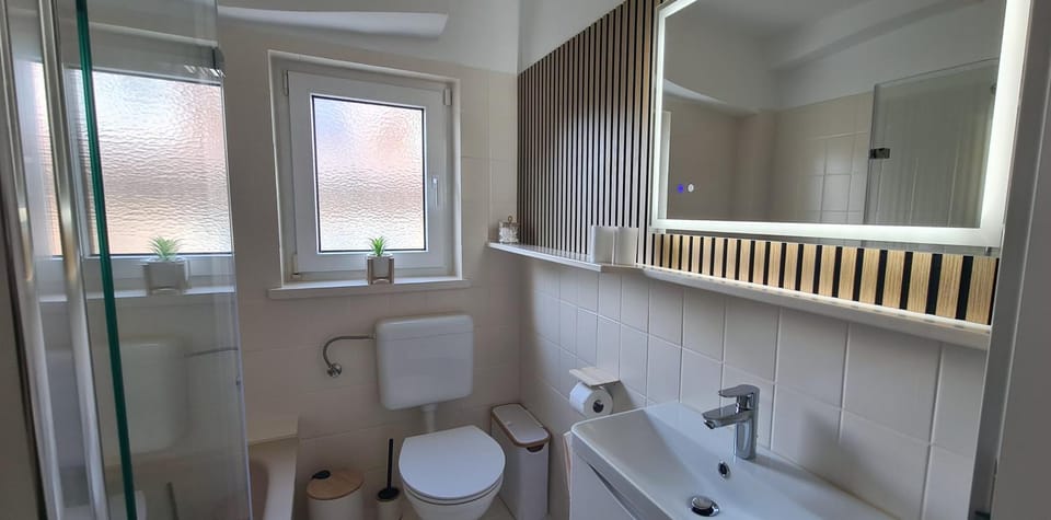 Toilet, Bathroom, Bath, towels