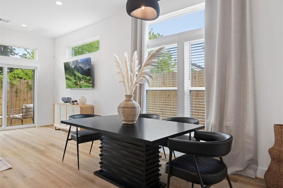 Communal lounge/ TV room, TV and multimedia, Dining area, Evening entertainment