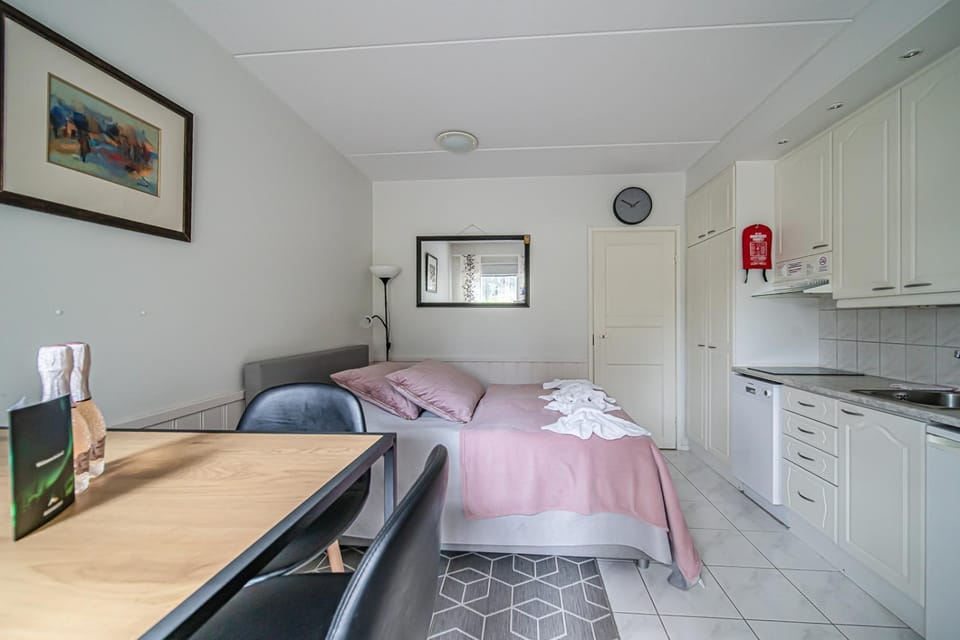 Bed, Living room, Seating area, Bedroom, towels