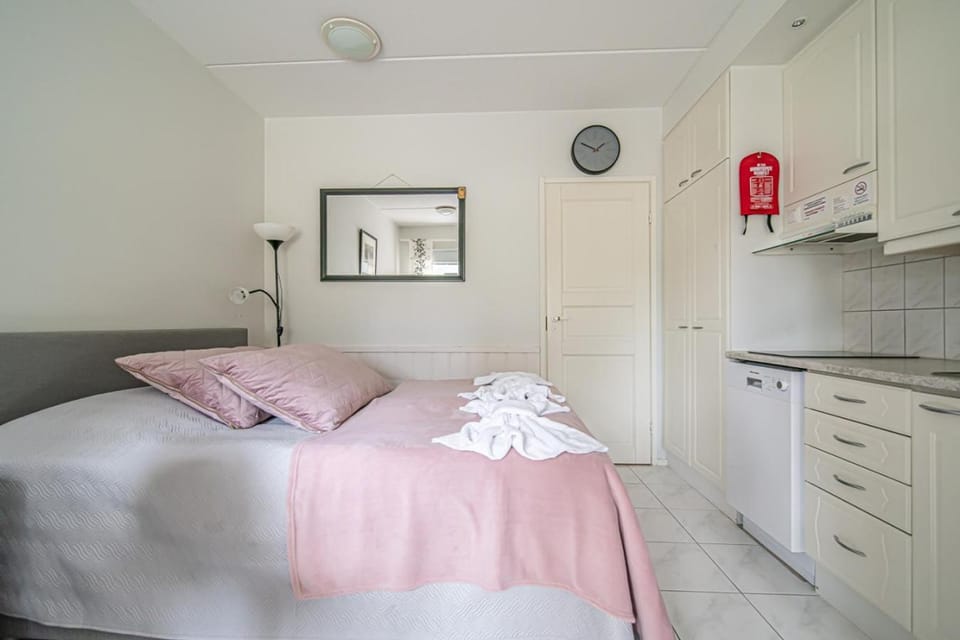 Bed, Kitchen or kitchenette, Photo of the whole room, Bedroom, towels, wardrobe