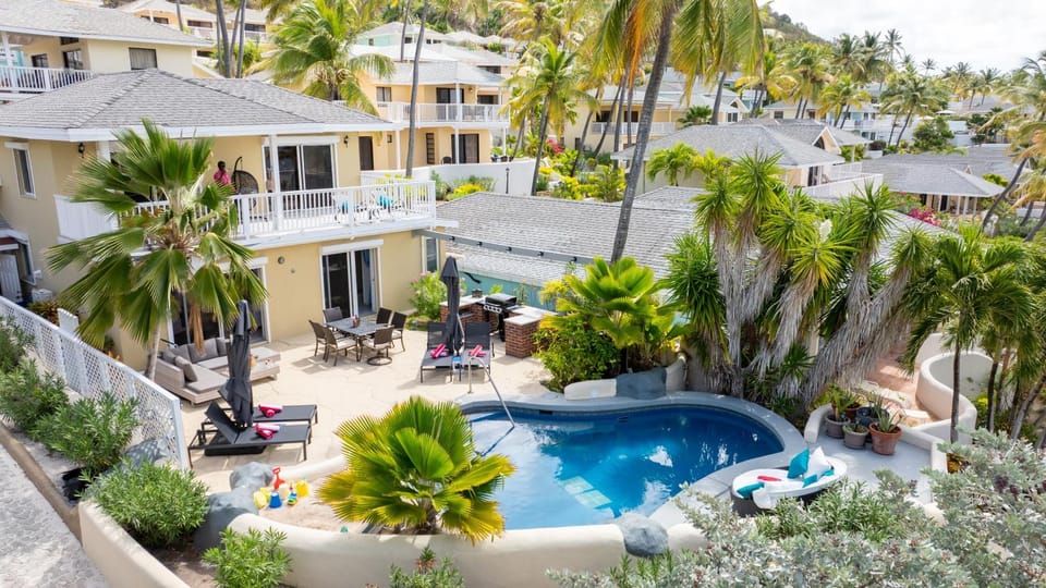 Property building, Patio, Natural landscape, Pool view, Swimming pool, sunbed