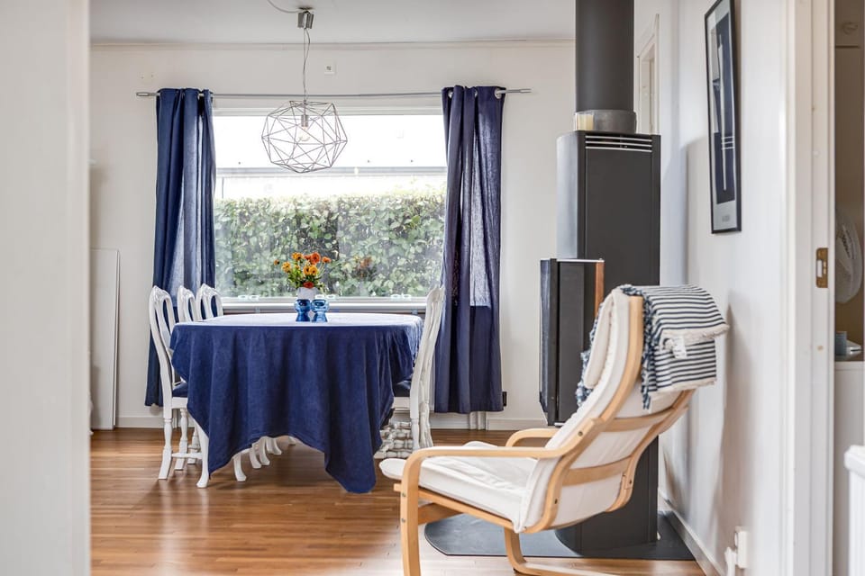Seating area, Dining area