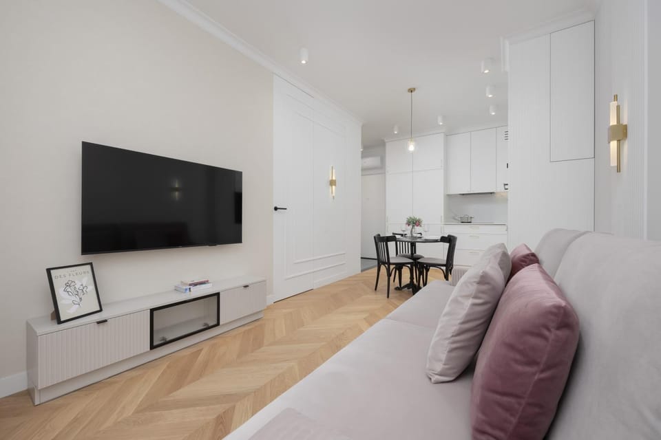 TV and multimedia, Kitchen or kitchenette, Living room, Seating area