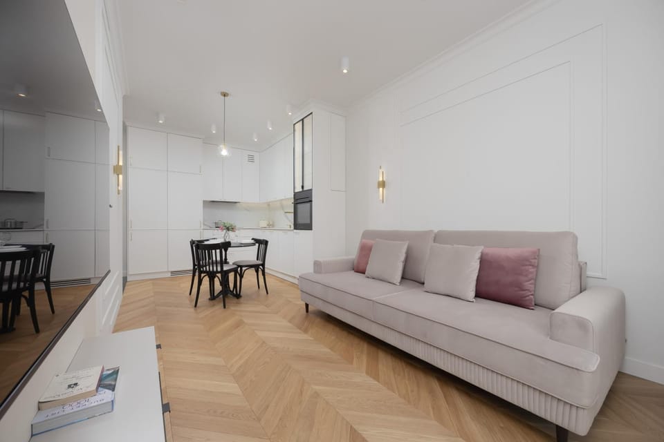 Photo of the whole room, Seating area
