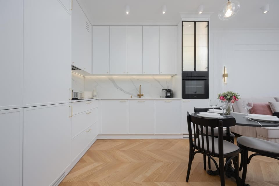 Kitchen or kitchenette, Dining area, dishwasher, oven, stove