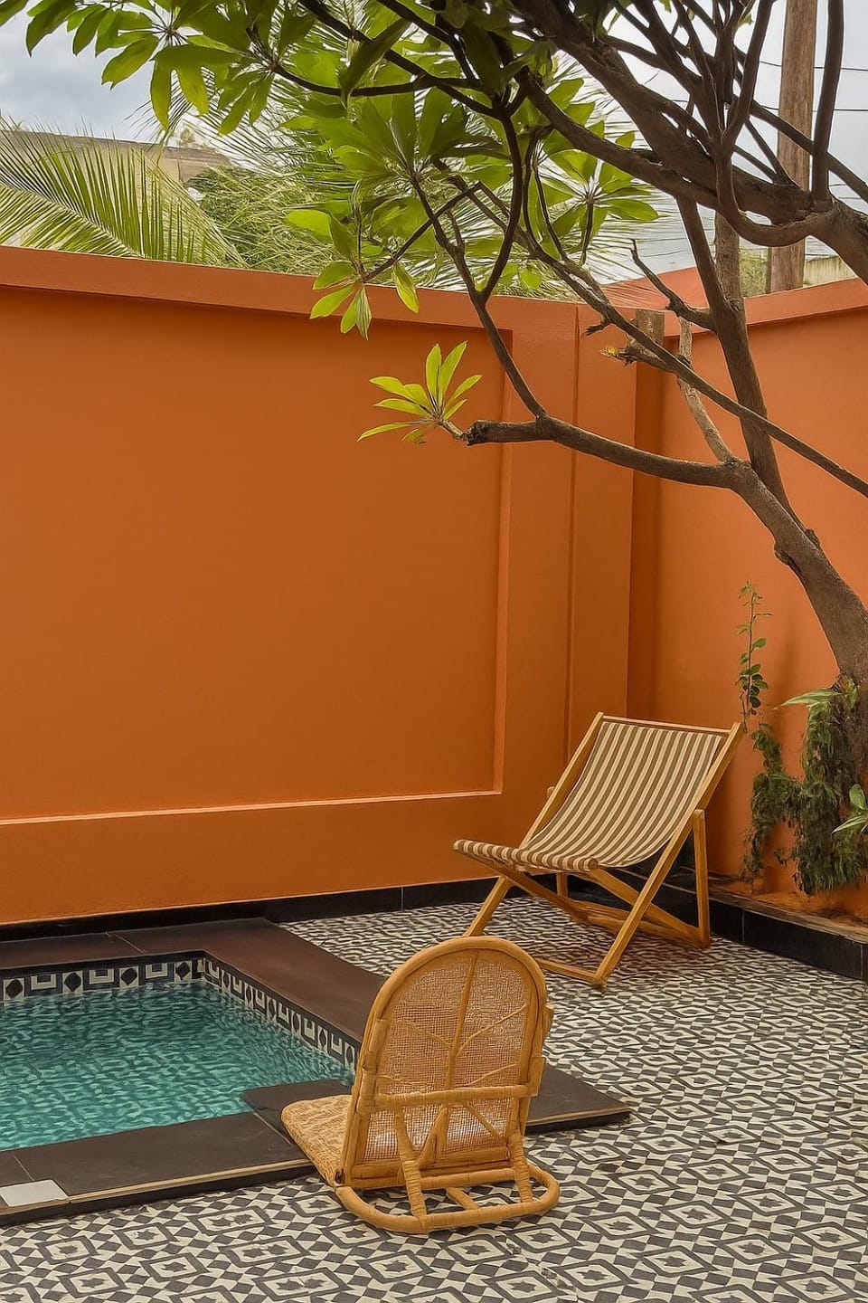 Patio, Pool view, Swimming pool, Swimming pool, sunbed