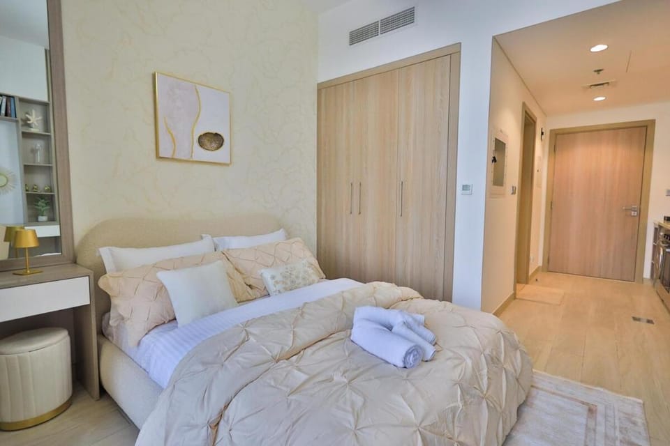 Bed, Photo of the whole room, Bedroom, towels, wardrobe