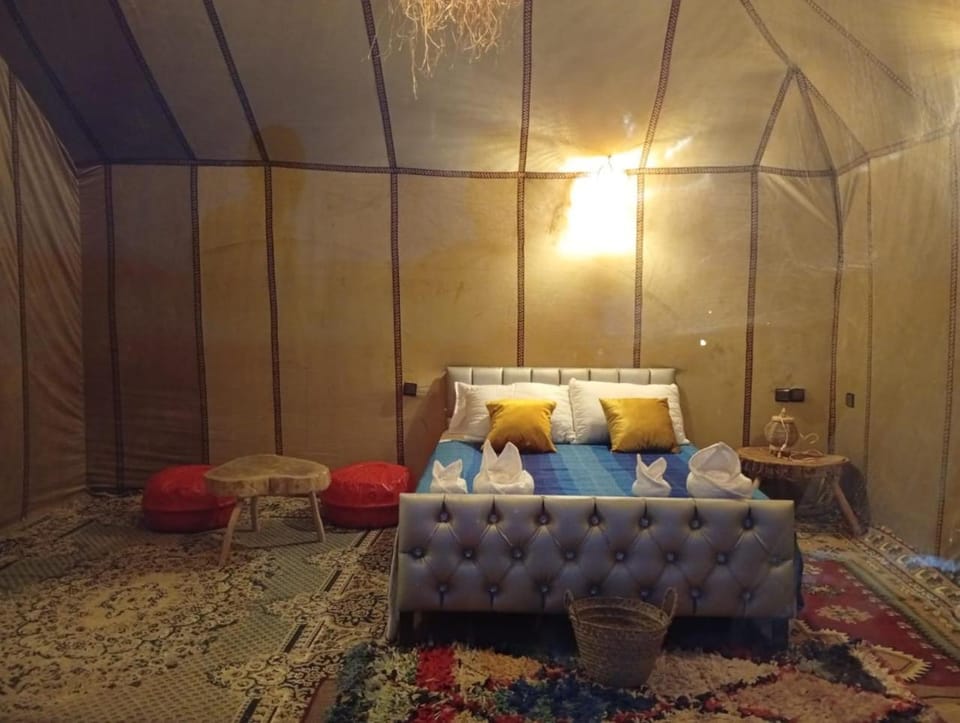 Bed, Living room, Bedroom