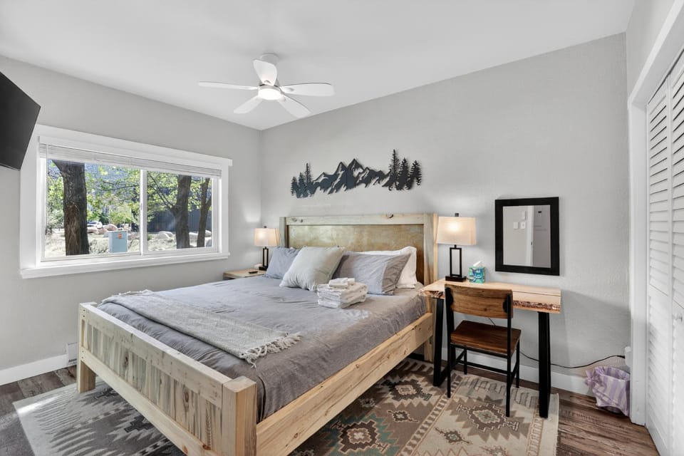 Dogs OK! Prime Home Base minutes to Downtown and Trails Apartment in Buena Vista