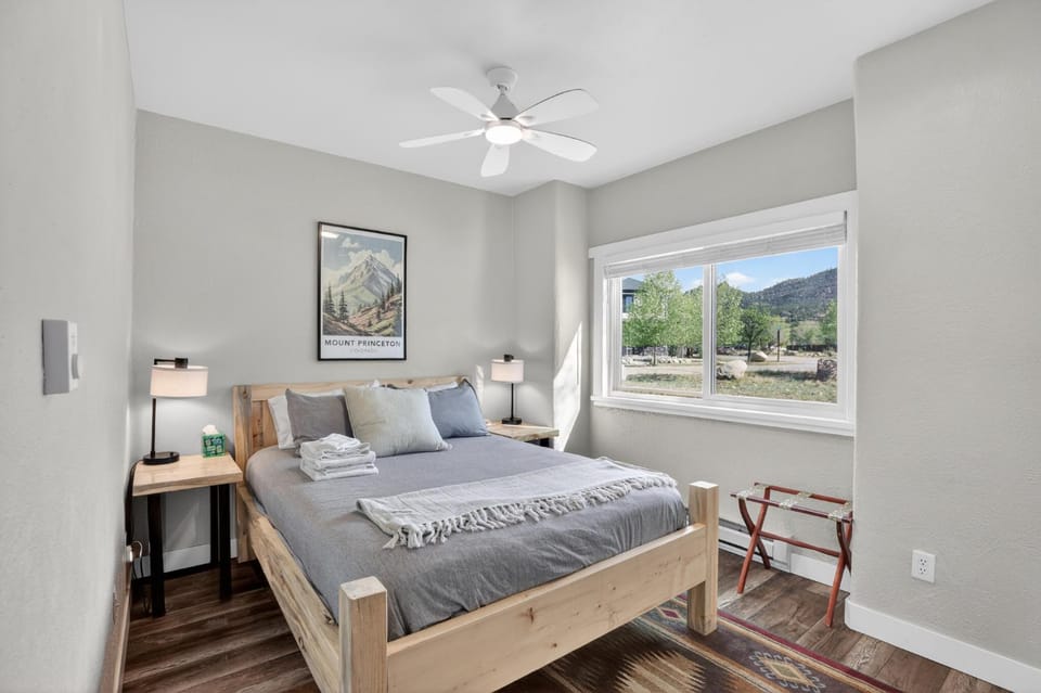 Dogs OK! Prime Home Base minutes to Downtown and Trails Apartment in Buena Vista