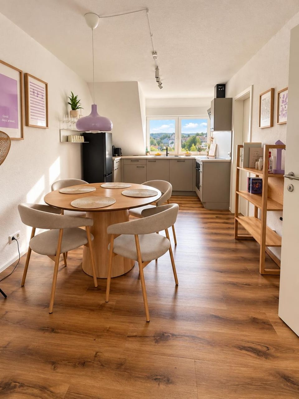 Kitchen or kitchenette, Seating area, Dining area