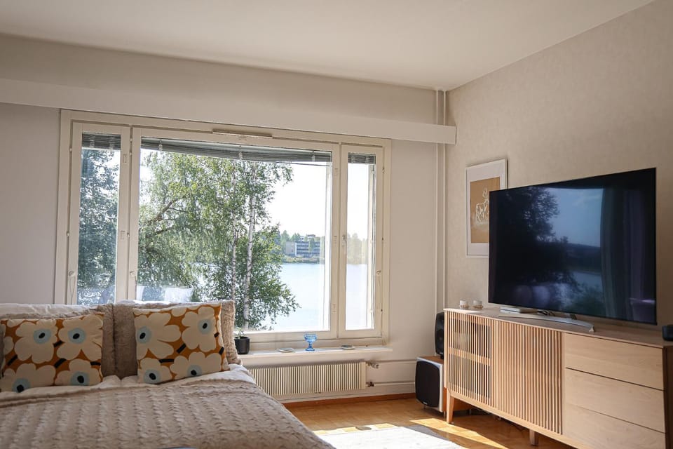 Bed, TV and multimedia, Living room, Photo of the whole room, Bedroom