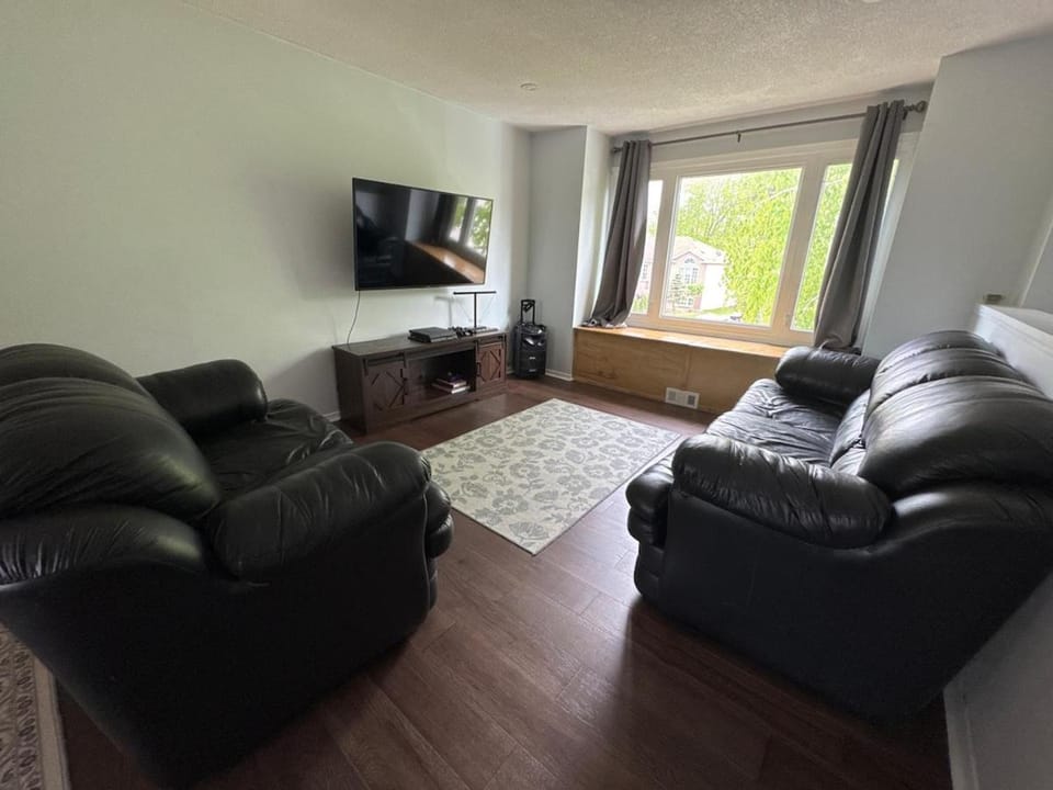 Hot Tub BANYA Sauna True Cottage experience House in Innisfil