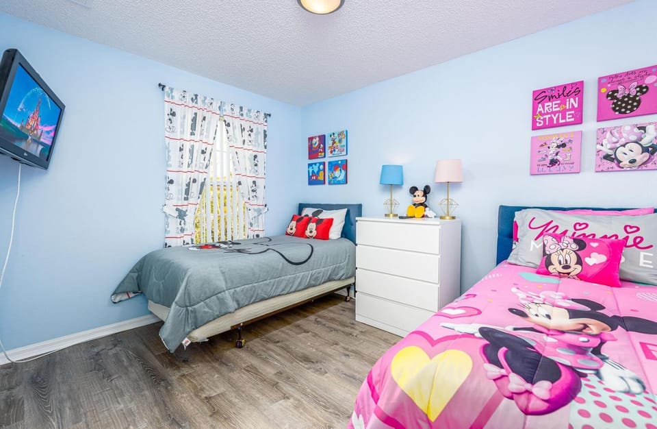 101 Perfect Family Townhouse with Private Pool Near Disney & Water Parks House in Kissimmee