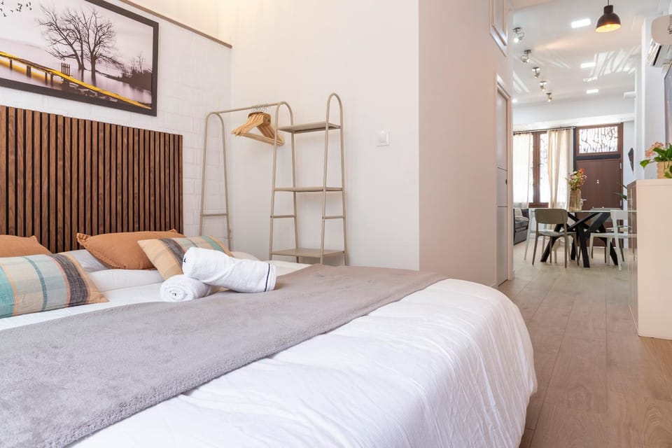 Bed, Photo of the whole room, Dining area, Bedroom