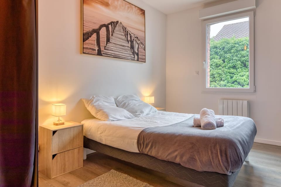 Bed, Photo of the whole room, Bedroom