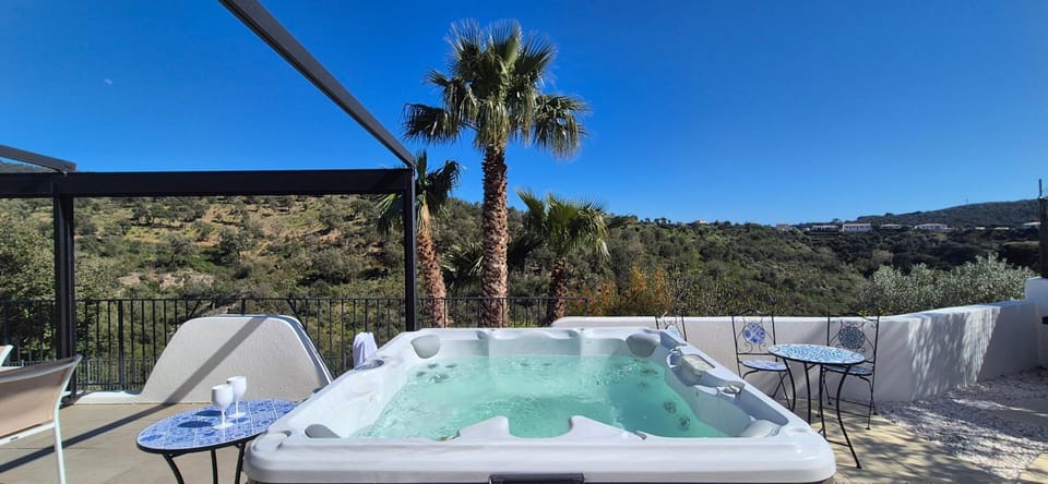 Natural landscape, Hot Tub, Balcony/Terrace, Mountain view