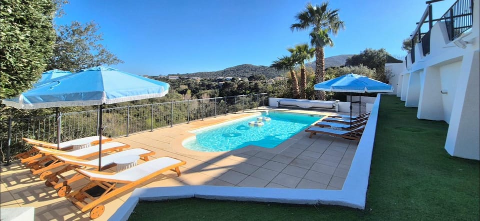 Balcony/Terrace, Pool view, Swimming pool, sunbed