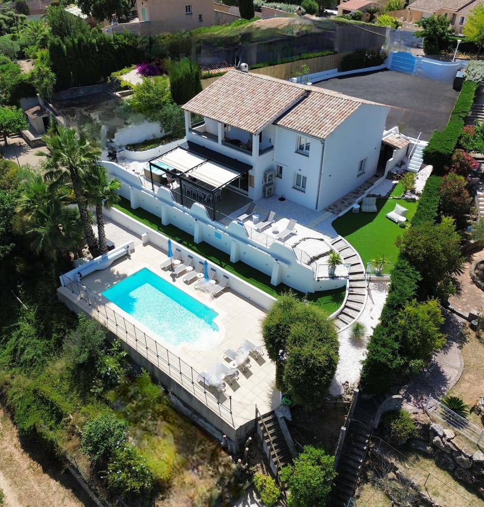 La Bohem'Azur Villa Golfe St Tropez 170m2 5 chambres Piscine Spa Magnifique Vue Dégagée Déco Bohème Chic Villa in Sainte-Maxime