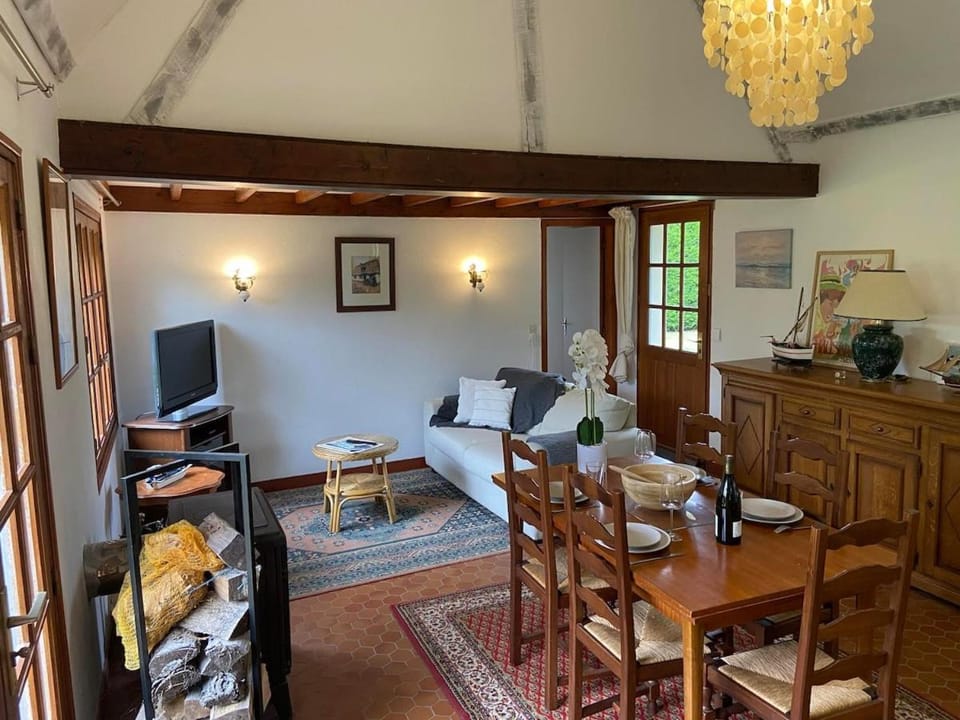 TV and multimedia, Living room, Dining area
