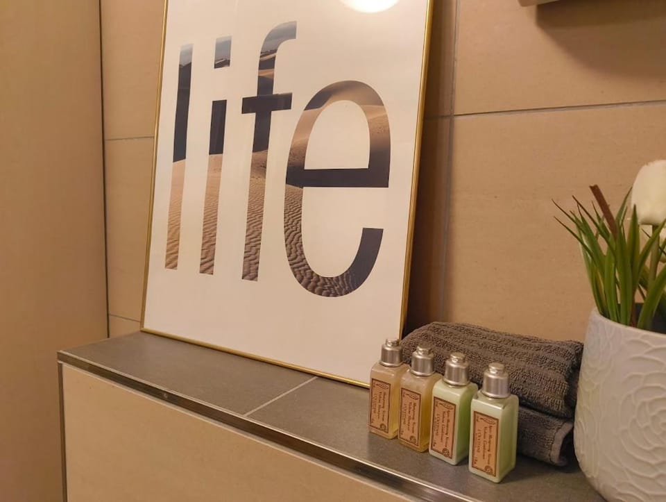 Bathroom, Decorative detail